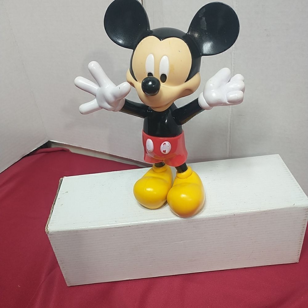 Vtg Walt Disney Attraction Mickey Mouse Hard Plastic Figure . Condition is Used. - Picture 5 of 10